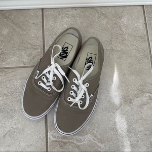Vans Authentic style shoe- Men’s 6/Women’s 7.5